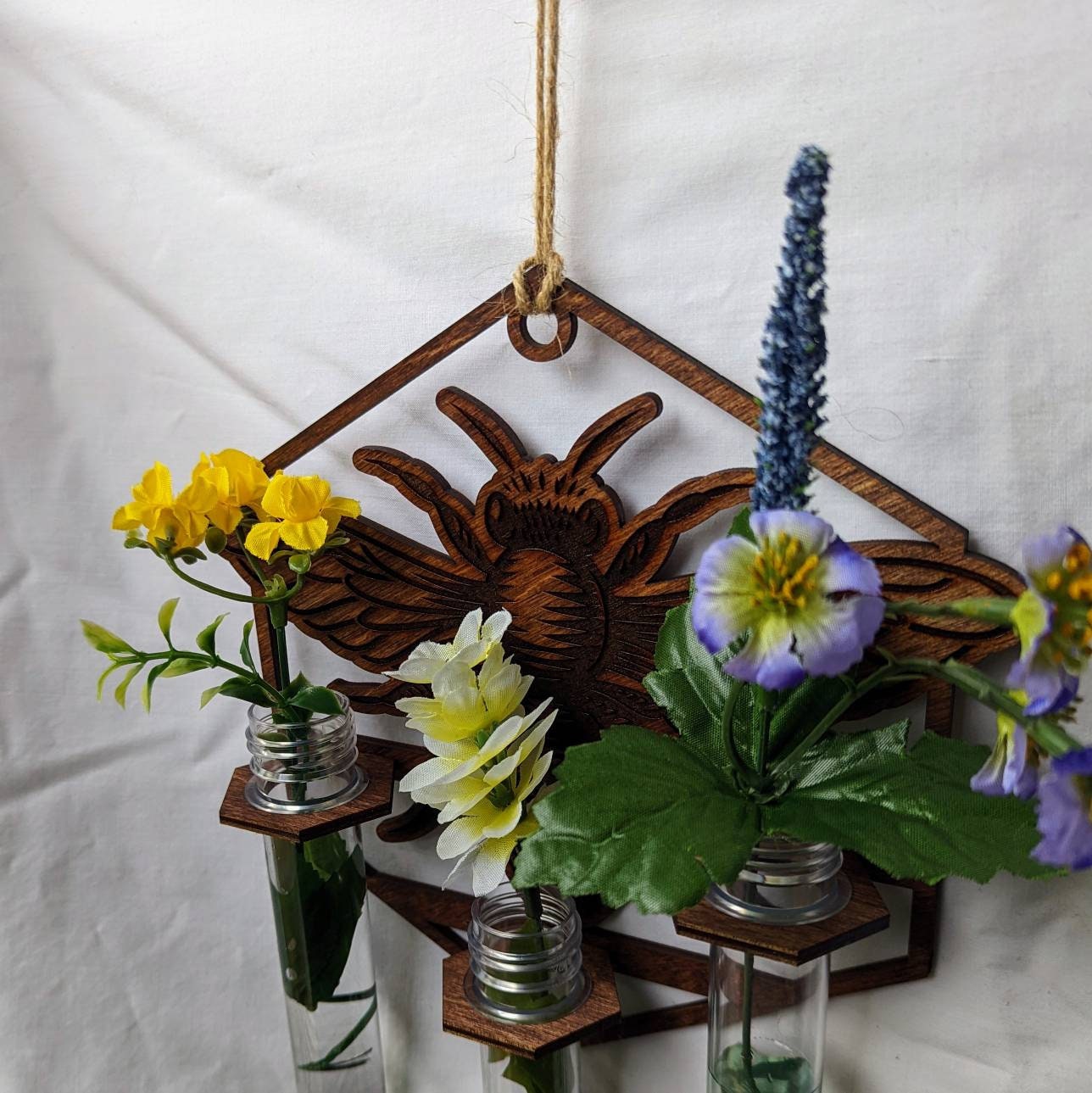 Honeybee wall hanging propagation station. Minimalist gift for mom. Gift for sister. Hanging vase. Wildflower, small House plants bees